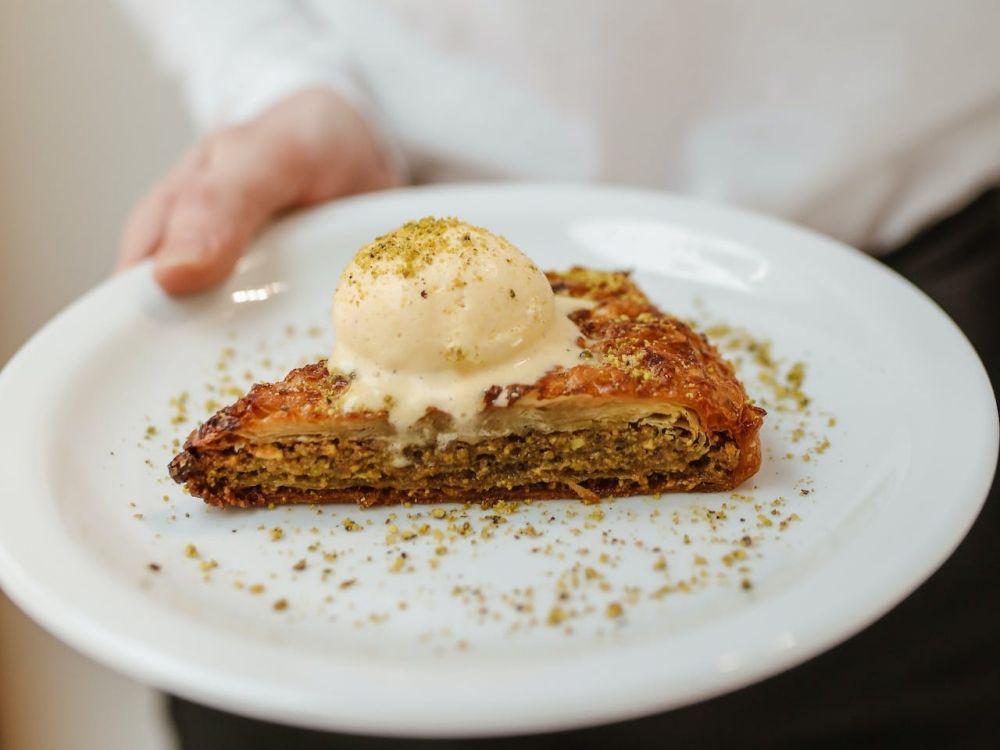 baklava dengan ice cream (pexels.com/Polina Tankilevitch)
