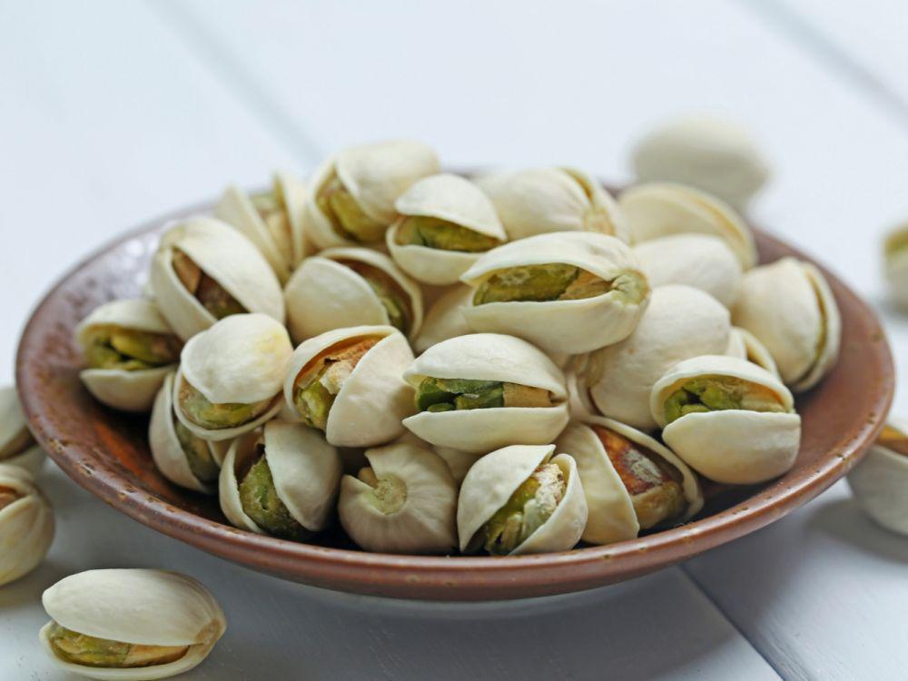 ilustrasi pistachio (freepik.com/xb100)