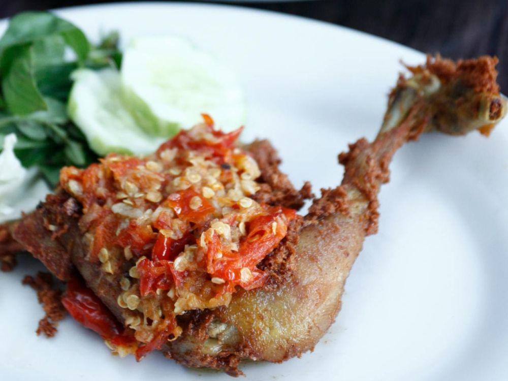 5 Tips Membuat Olahan Ayam Penyet Sendiri, Simpel dan Enak!