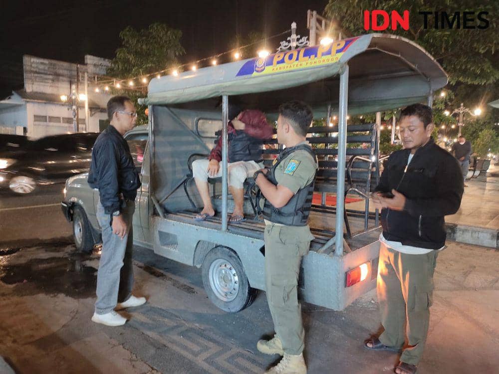 Total 12 orang pengamen dan pengemis berhasil diamankan Satpol PP Ponorogo/ IDN Times/ Istimewa