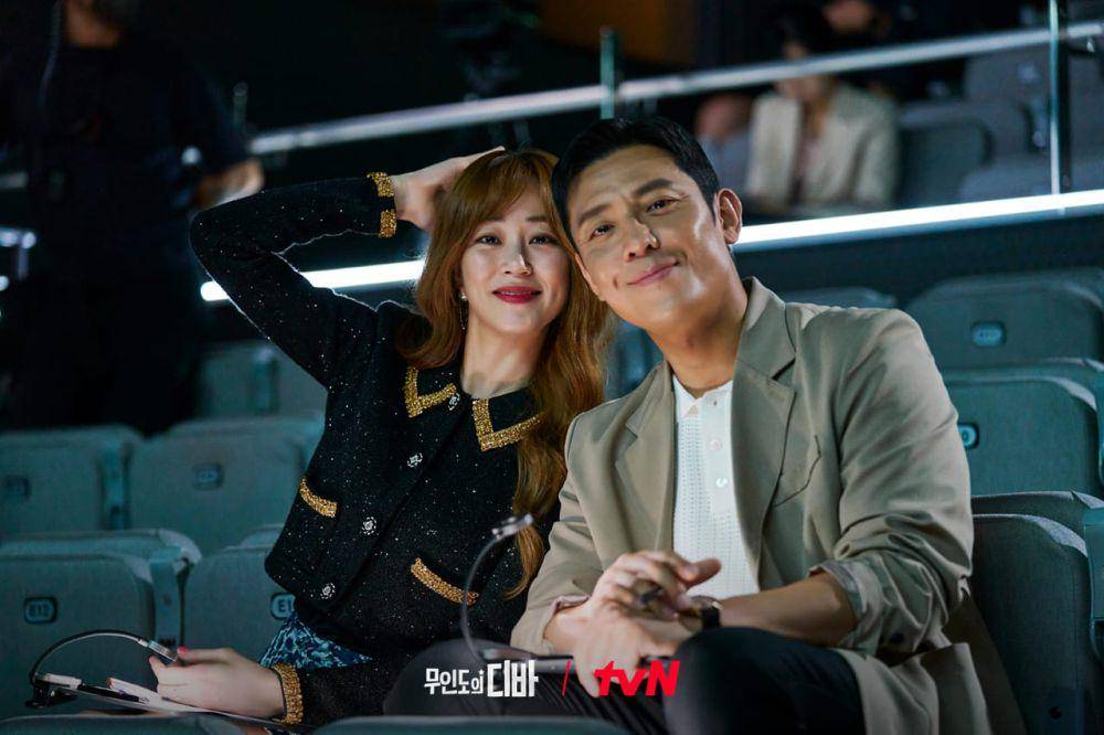 Kim Hyo Jin dan Kim Joo Hun di balik layar Castaway Diva (twitter.com/CJnDrama)