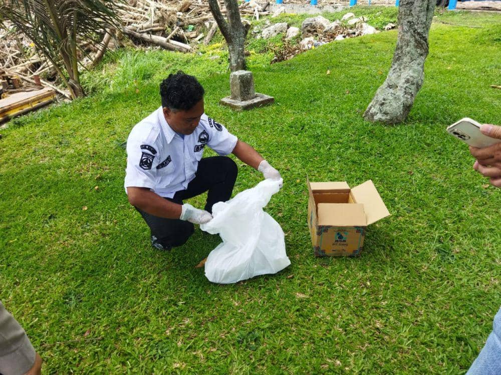 Evakuasi jenazah bayi di Bendungan Sengguruh. (Dok. BPBD Kabupaten Malang)