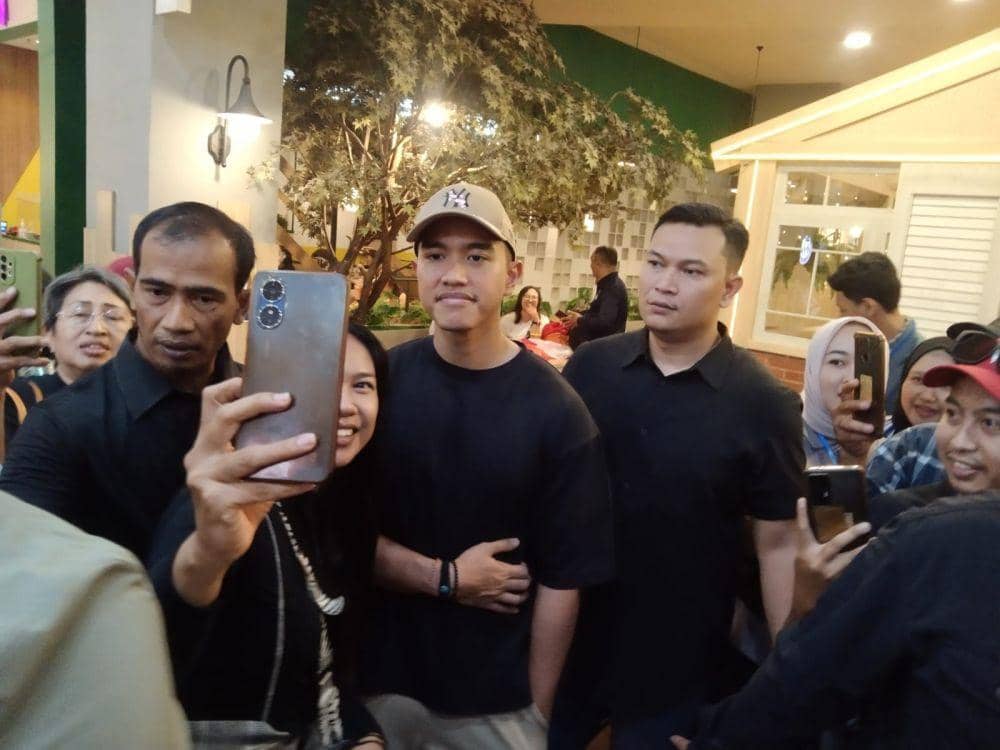 Kaesang Safari Politik di Malang, Kunjungi Pesantren hingga Mal