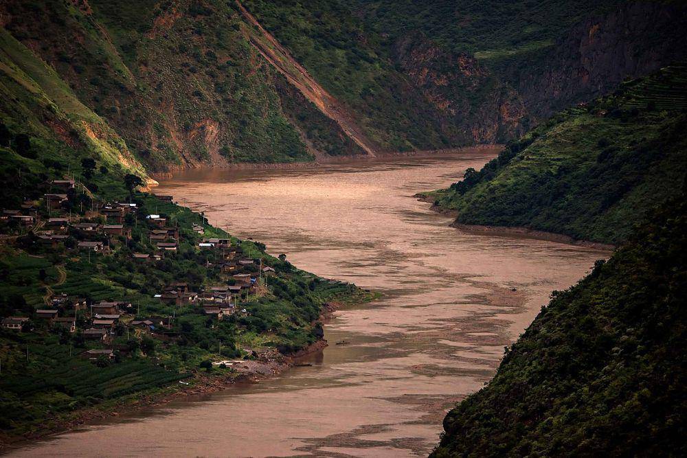 potret aliran Sungai Yangtze yang membelah wilayah Yunnan, China (commons.wikimedia.org/Rod Waddington)