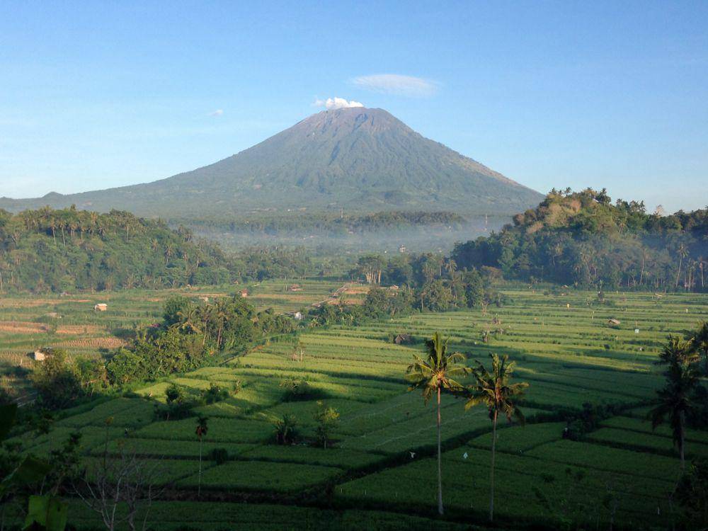 Keindahan pemandangan Gunung Agung yang menjulang di Kabupaten Karangasem (Dok.Pribadi/Natalia Indah)