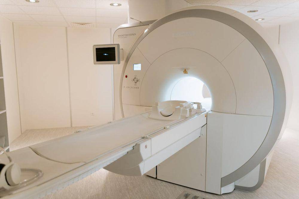 ilustrasi alat MRI (pexels.com/MART PRODUCTION)