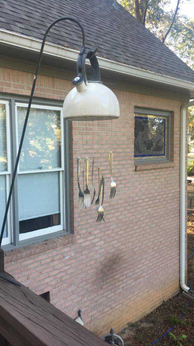 potret lonceng angin nyentrik (reddit.com/user/mr_bigmac_101)