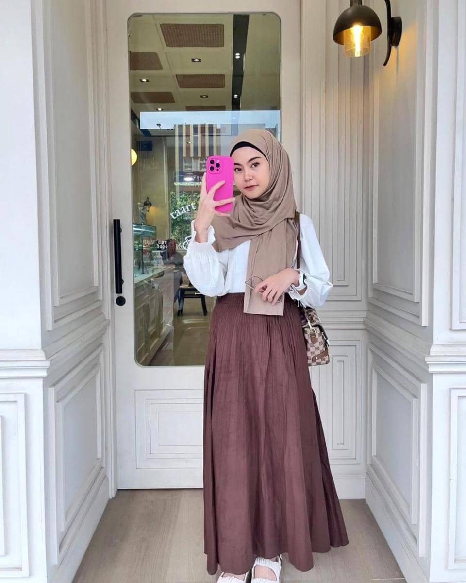 Refina Habilia (instagram.com/refinahm)