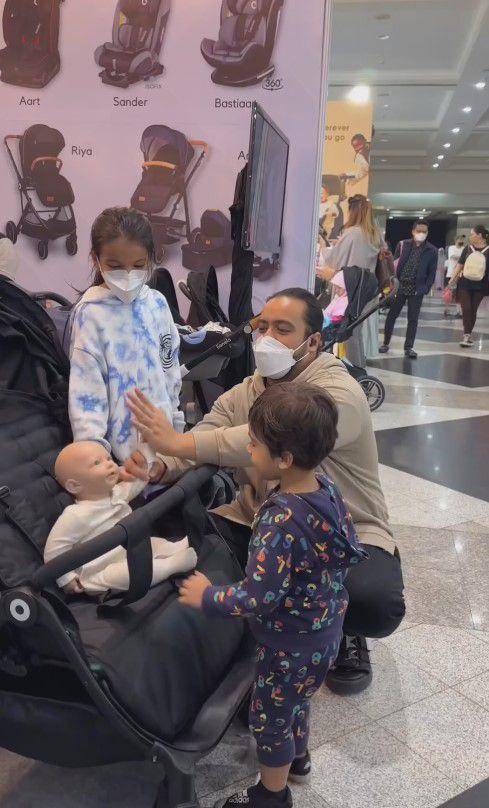 Tasyi beli perlengkapan bayi (Instagram.com/tasyiiathasyia)