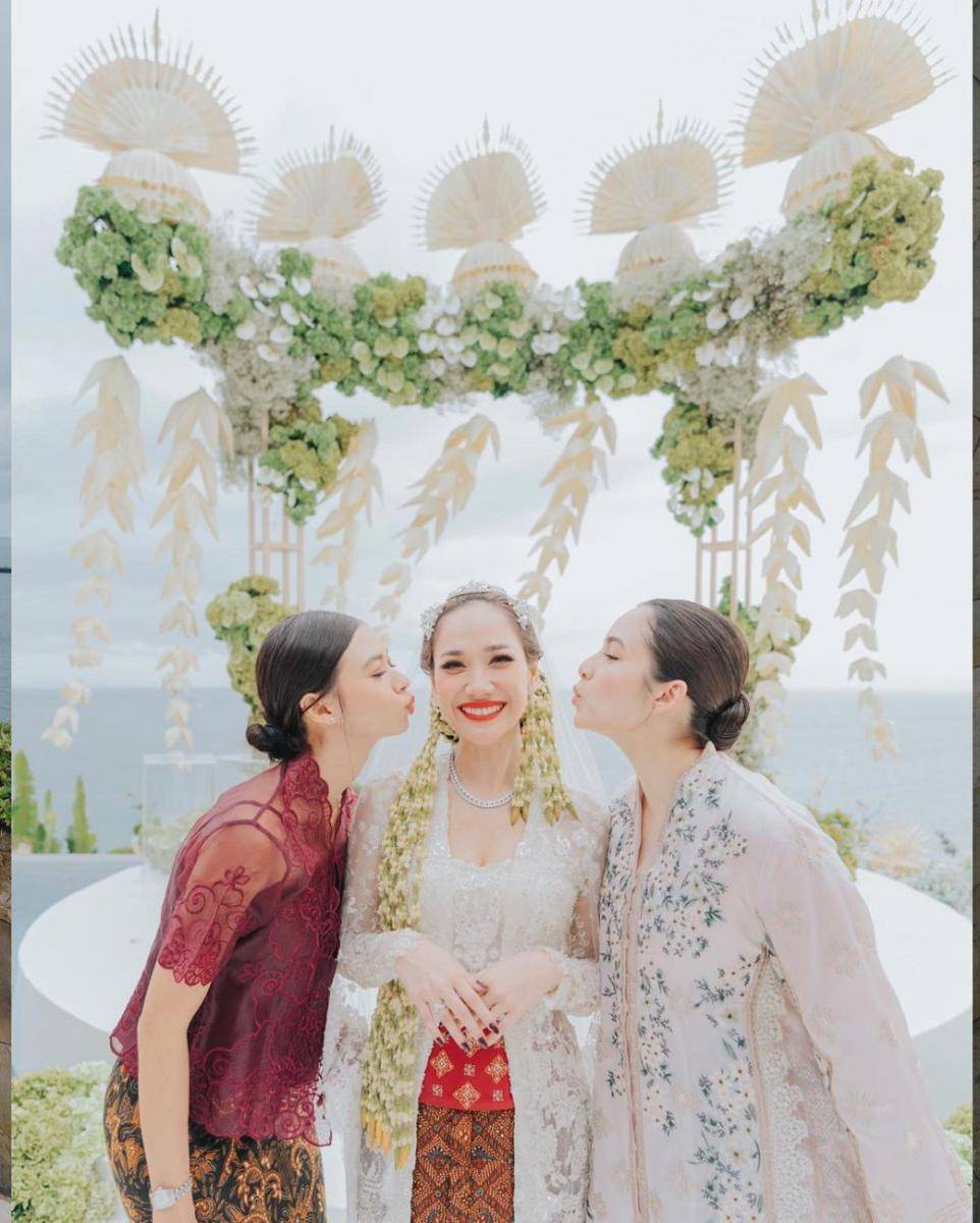 potret Chelsea Islan di pernikahan BCL-Tiko (instagram.com/chelseaislan)