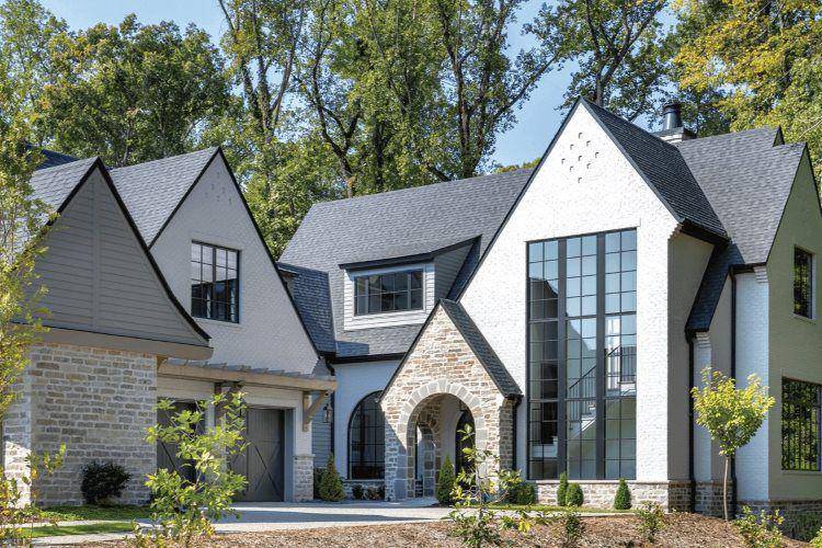 Rumah tudor modern asimetris (kolbewindows.com)