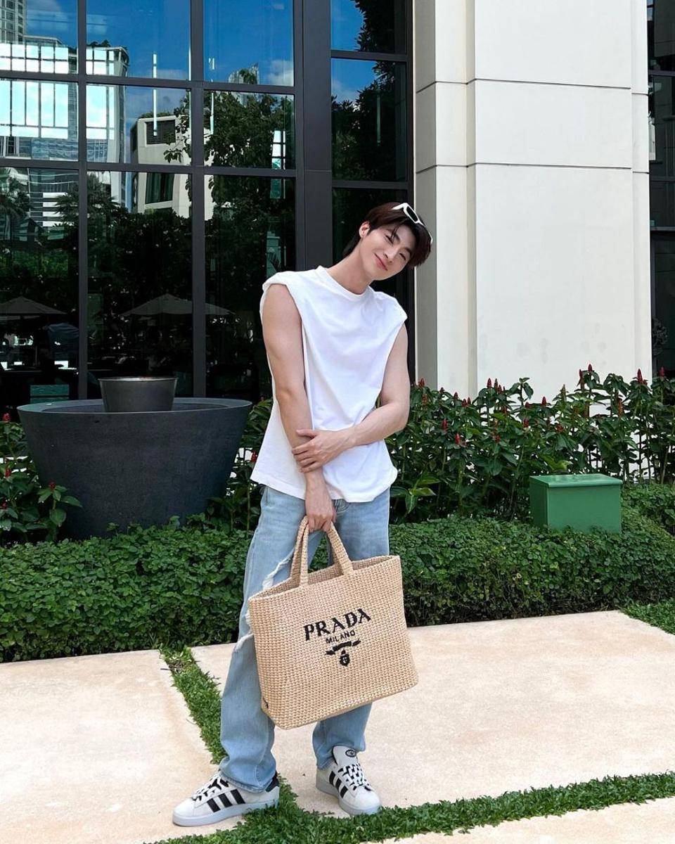 Instagram.com/blue_pongtiwat