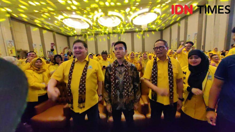 Gibran Senyum-senyum Dengar Yel-yel Dukungan Kader Golkar