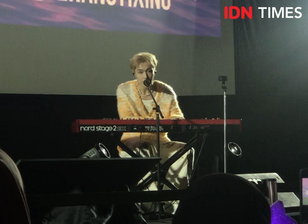 7 Momen Fan Meeting Lay EXO di Jakarta, Singkat Tapi Intimate!