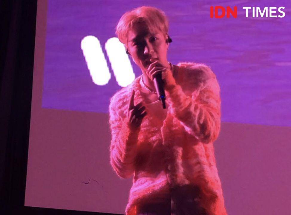 Lay di fanmeeting & listening party pada Selasa (5/12/2023) (Dok. IDN Times/Elizabeth Chiquita)