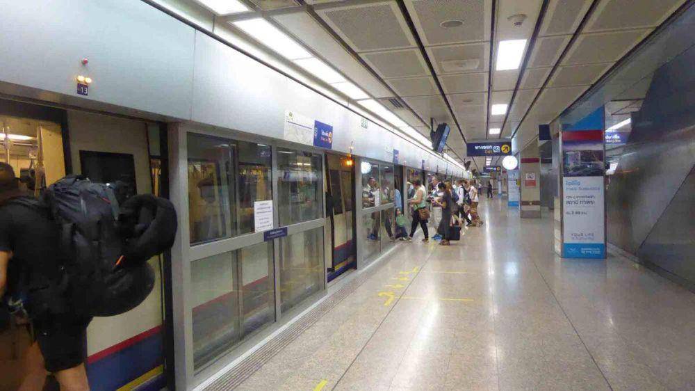 Stasiun MRT Bangkok (touristbangkok.com)