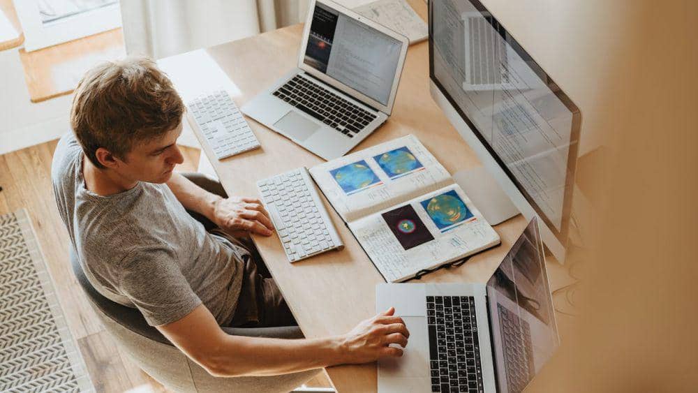 6 Strategi Tetap Produktif Saat Pikiran Ingin Berlibur, Wajib Fokus!
