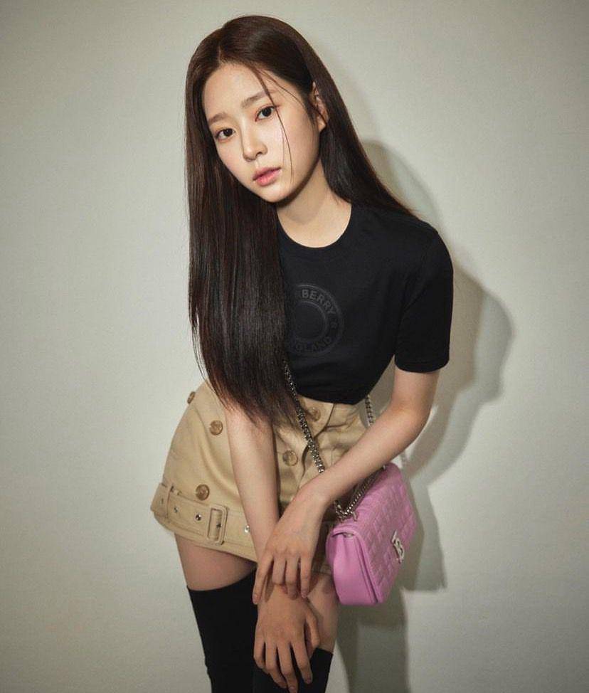 potret Kim Minju (instagram.com/minn.__.ju)