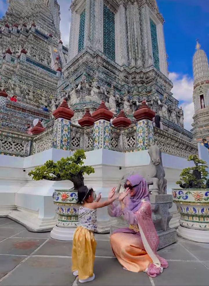 Ria Ricis ke Thailand (Instagram.com/riaricis1795)