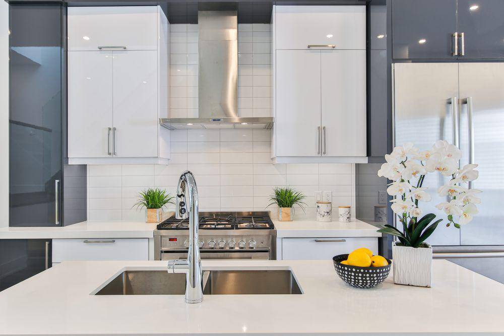ilustrasi penggunaan backsplash di dapur (unsplash.com/Sidekix Media)