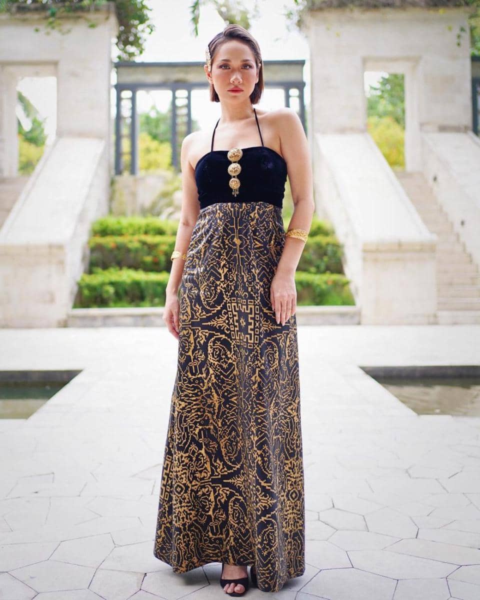 ide makeup nuansa hitam Bunga Citra Lestari (instagram.com/itsmebcl)