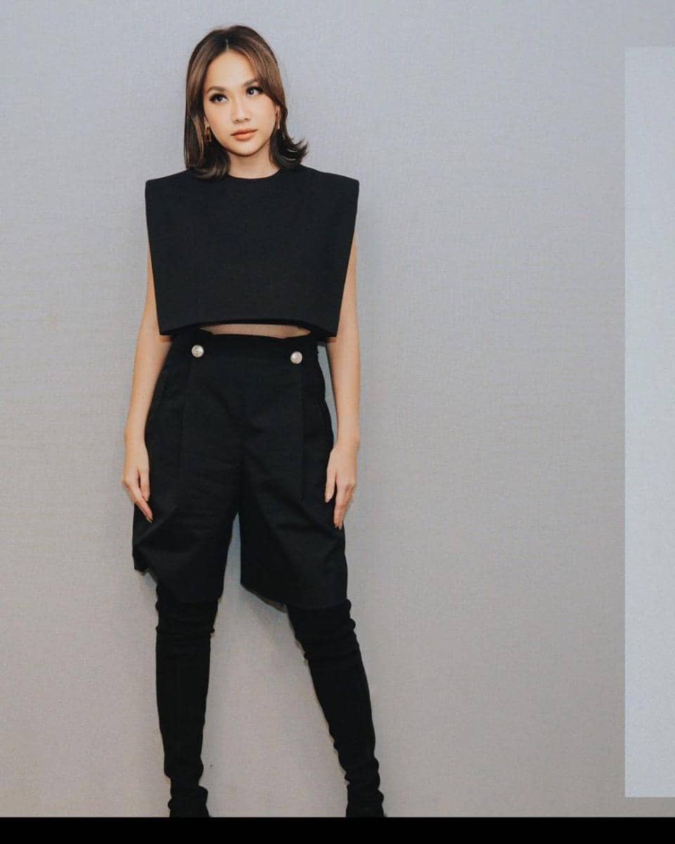 ide makeup nuansa hitam Bunga Citra Lestari (instagram.com/itsmebcl)