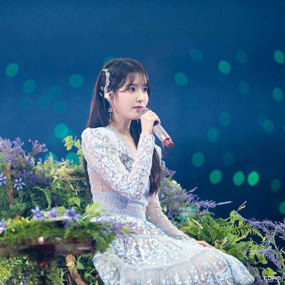IU  (instagram.com/edam.official)