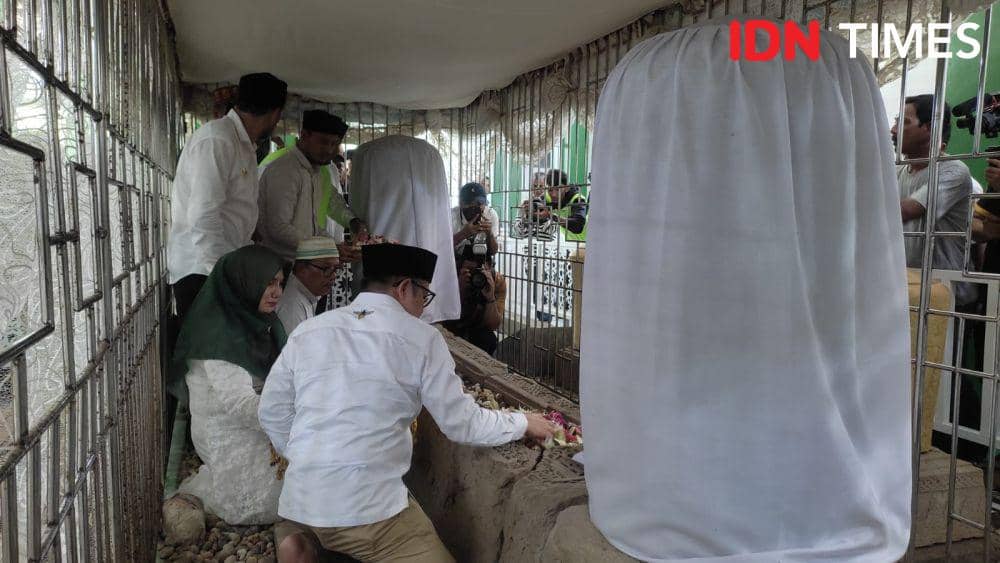Cawapres Muhaimin Iskandar berziarah ke makam Syekh Abdurrauf As Singkili (IDN Times/Muhammad Saifullah)