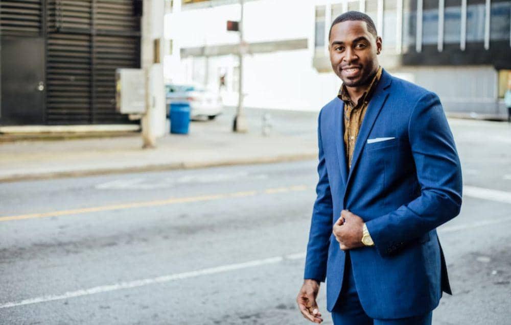 ilustrasi pria yang bahagia (unsplash.com/Tamarcus Brown)