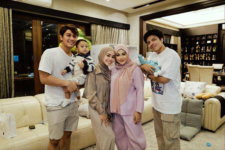 artis jenguk baby Azura (Instagram.com/aurelie.hermansyah)