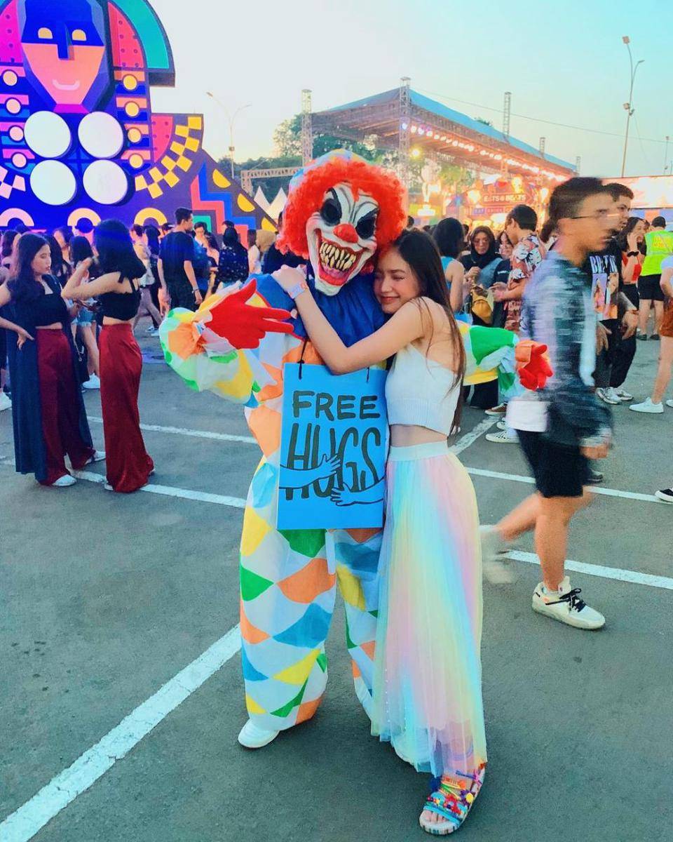 ide styling rok ala Bella Graceva (instagram.com/bellagap)
