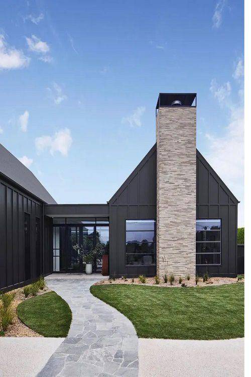 Rumah hitam modern (apartmenttherapy.com)