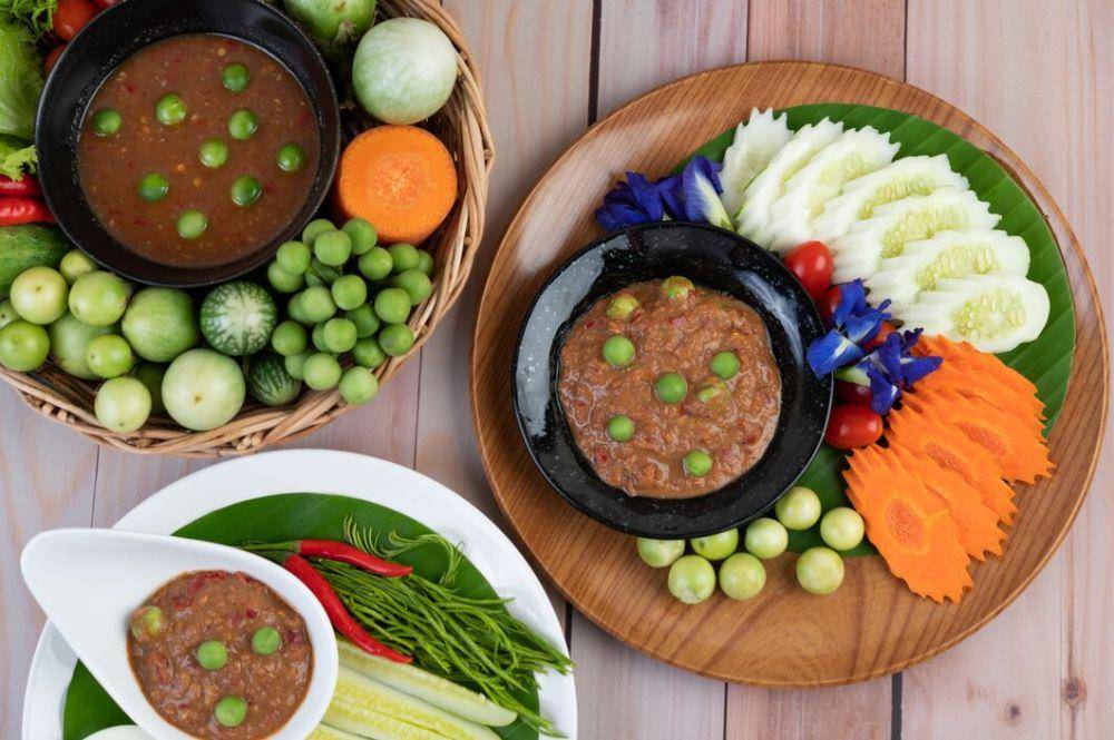 aneka lalapan (freepik.com/jcomp)