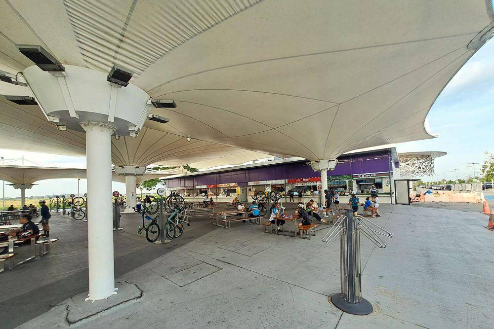 rest area Happy & Healthy Bike Lane Thailand (IDN Times/Gagah N Putra)