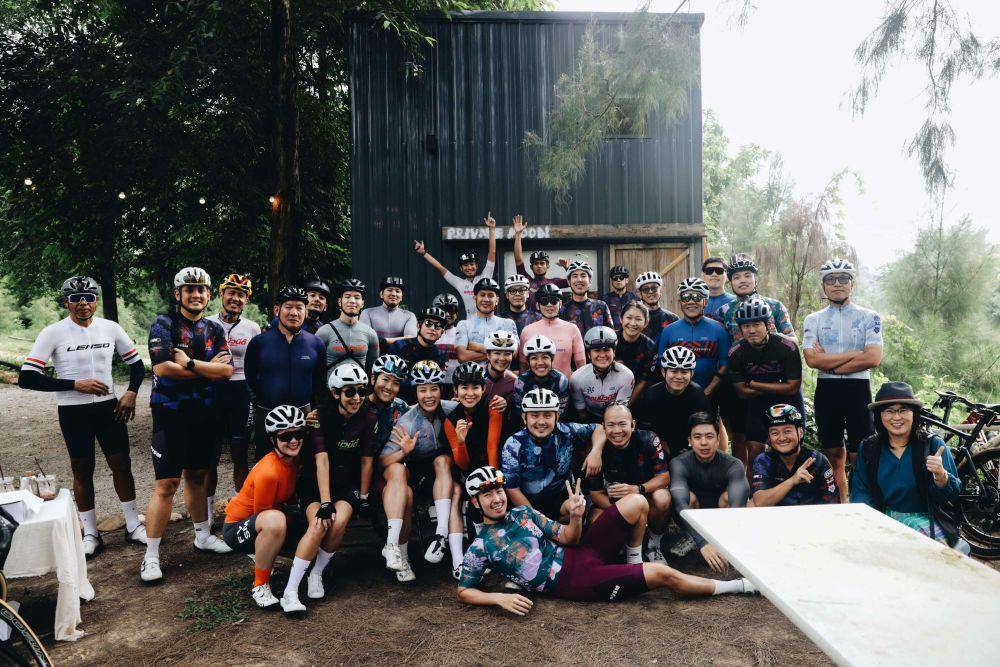 Peserta Global Commeunity Tour Thailand beristirahat di pit stop di Private Room. (dok. Commestudios)
