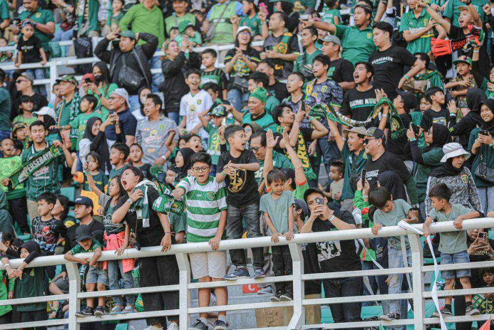 Persebaya Surabaya dipastikan menjamu Persija Jakarta di Stadion Gelora Bung Tomo (GBT).