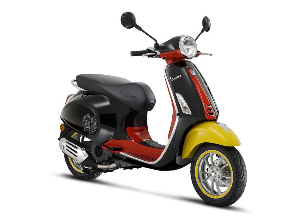 Vespa Primavera Edisi Mickey Mouse Dijual Rp60,2 Juta