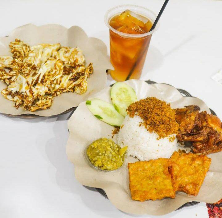 Ayam Lengkuas Sambal Ijo (google.com/maps/SOEDIONO LENZ)