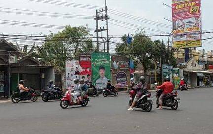 Ilustrasi Alat Peraga Kampanye di wilayah Kacuk, Kota Malang. (IDN Times/Rizal Adhi Pratama)