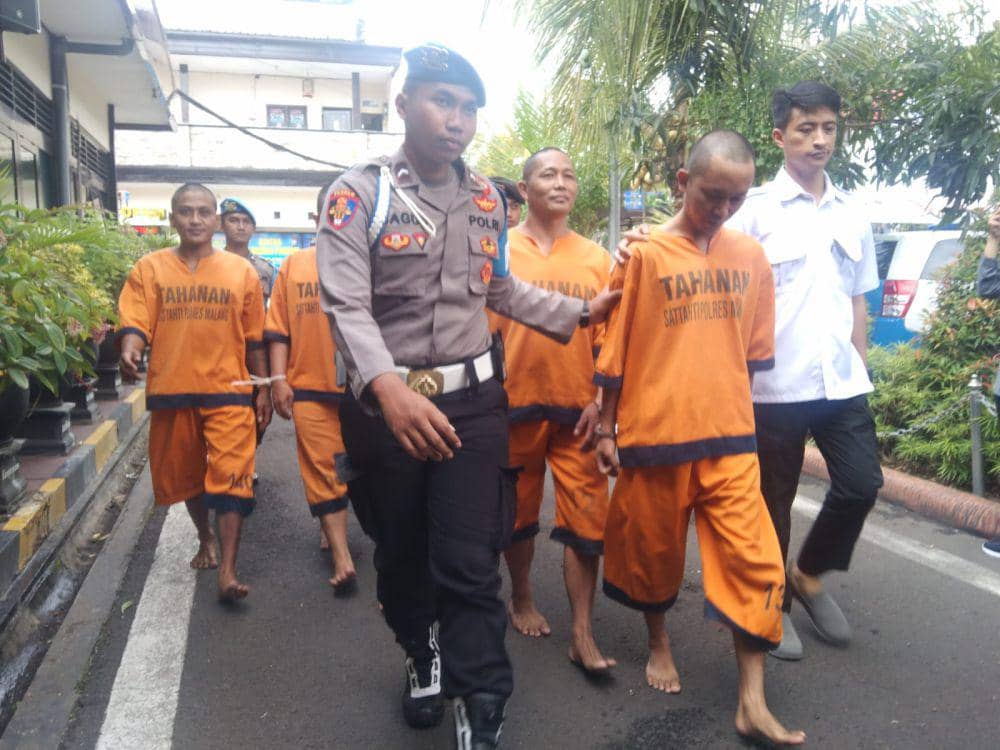 Para pelaku KDRT yang diamankan Satreskrim Polres Malang. (IDN Times/Rizal Adhi Pratama)