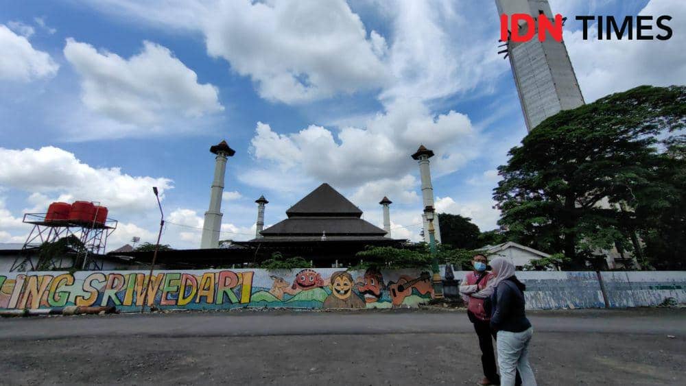 Pembangunan Masjid Agung Sriwedari yang terhenti akibat sengketa lahan. (IDN Times/Larasati Rey)