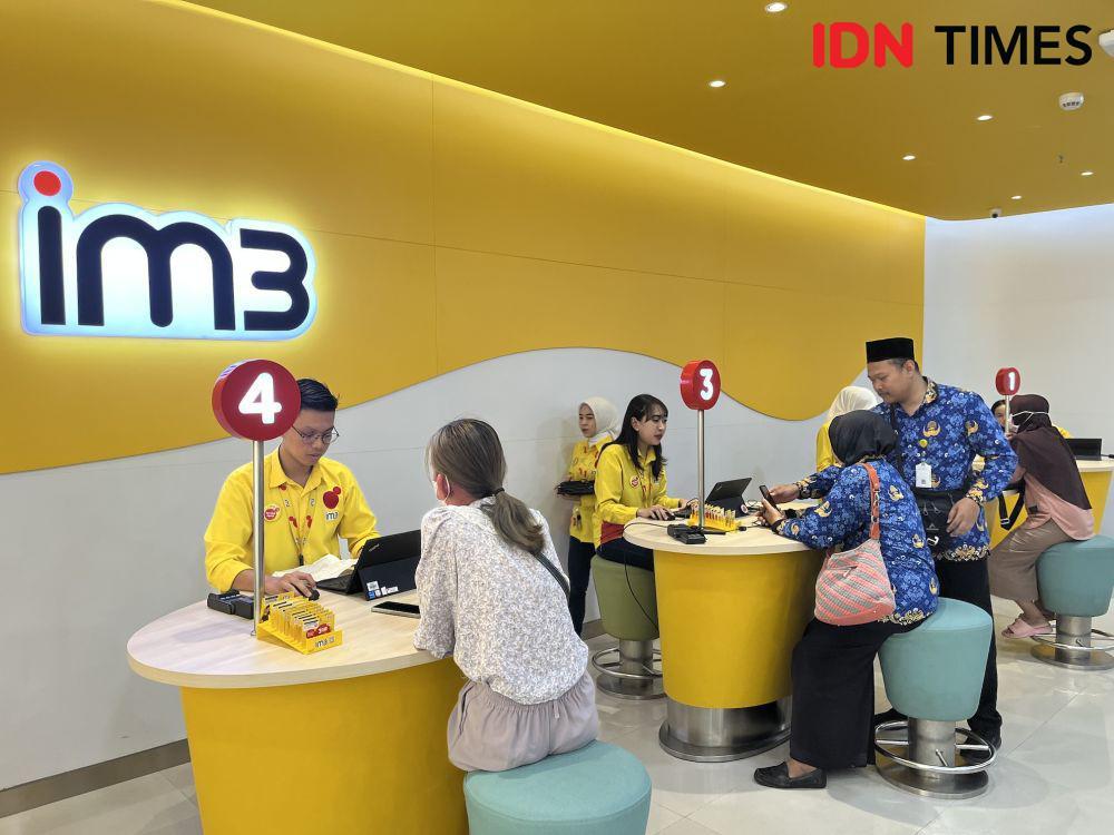 Pelayanan di Gerai IM3 di Gedung Indosat Semarang. (IDN Times/Anggun Puspitoningrum)
