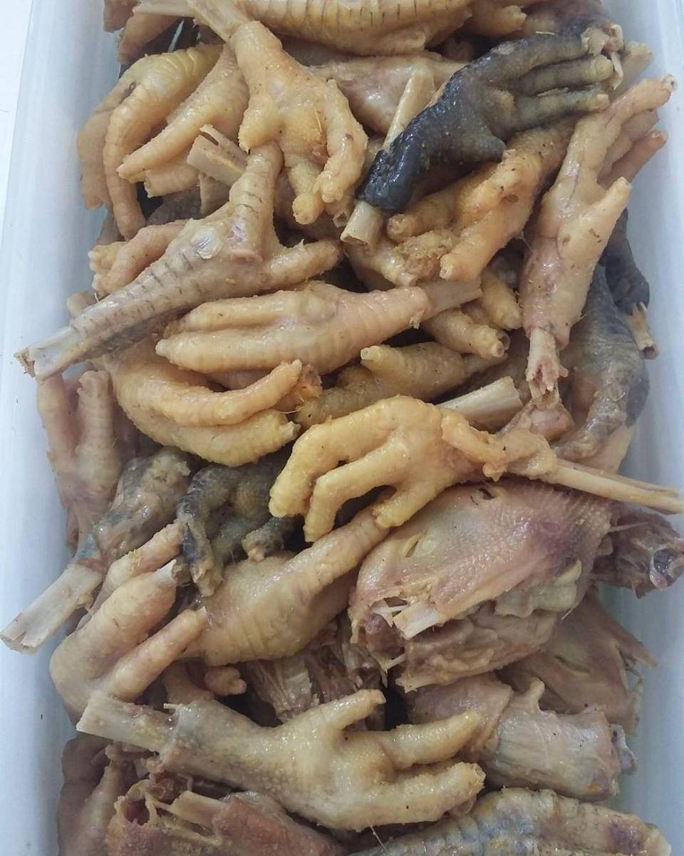 ceker dan kepala ayam (instagram.com/tantimardiana30)