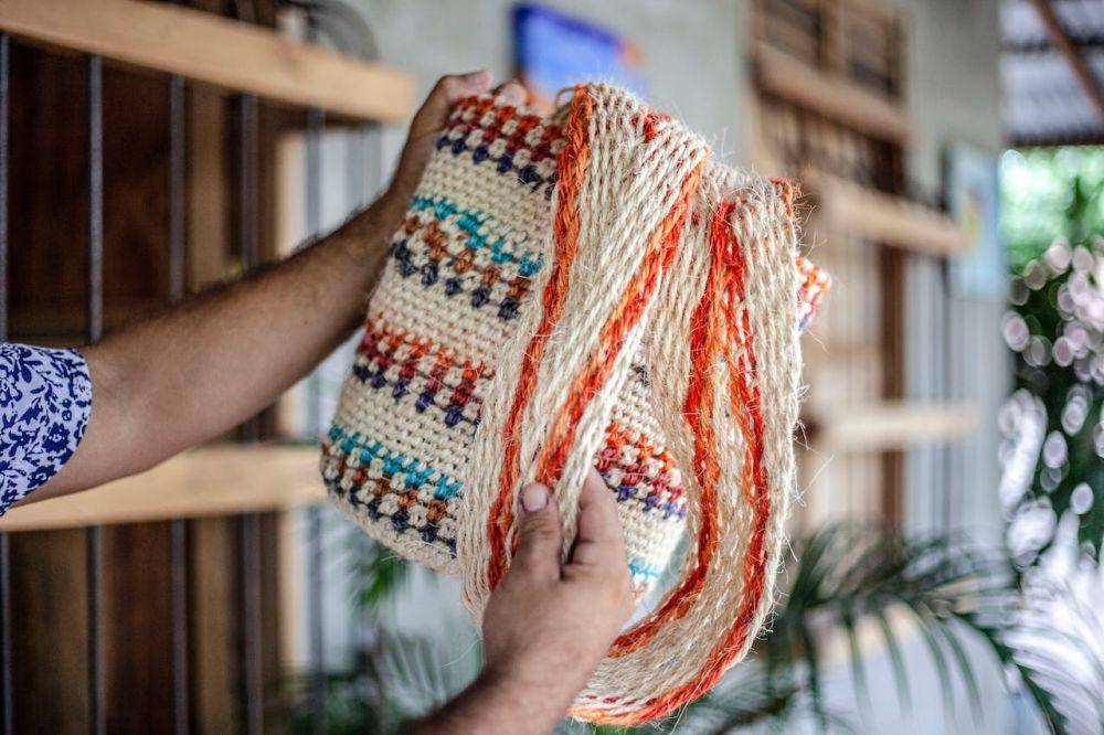 tas rajut (pexels.com/FRANK MERIÑO)