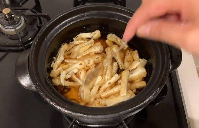 ilustrasi proses memasak takikomi gohan (YouTube.com/JAPANESE COOKING CHANNEL)