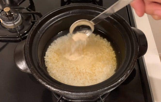 ilustrasi proses membuat takikomi gohan (YouTube.com/JAPANESE COOKING CHANNEL)