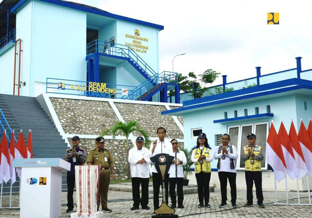 Menteri Pekerjaan Umum dan Perumahan Rakyat (PUPR) Basuki Hadimuljono mendampingi Presiden Joko Widodo meresmikan pembangunan Sistem Penyediaan Air Minum (SPAM) Kali Dendeng di Kota Kupang, Provinsi Nusa Tenggara Timur, Rabu (5/12/2023). (Dok, Kementerian PUPR)