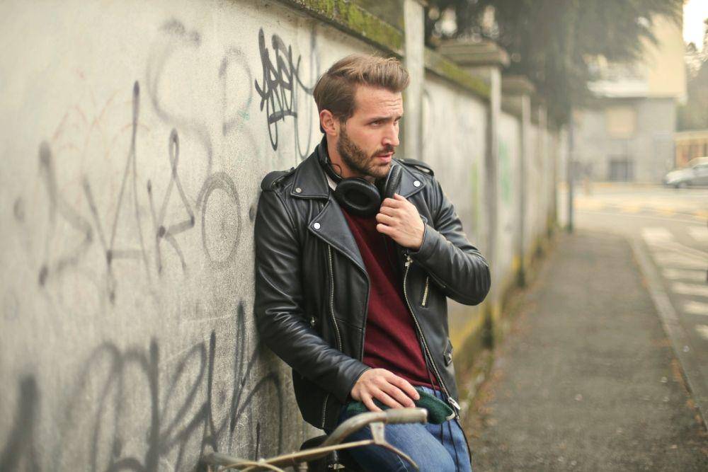 ilustrasi jaket (pexels.com/Andrea Piacquadio)