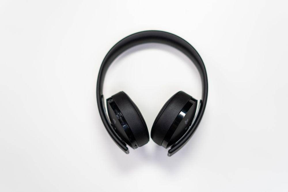 ilustrasi headphones (pexels.com/cottonbro studio)