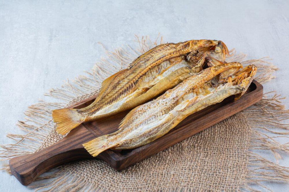 5 Cara Menyimpan Ikan Asin Tanpa Kulkas yang Aman di Suhu Ruang